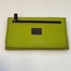 Glenroyal Chic of Scotland  Vibrant Green organizer Wallet clutch